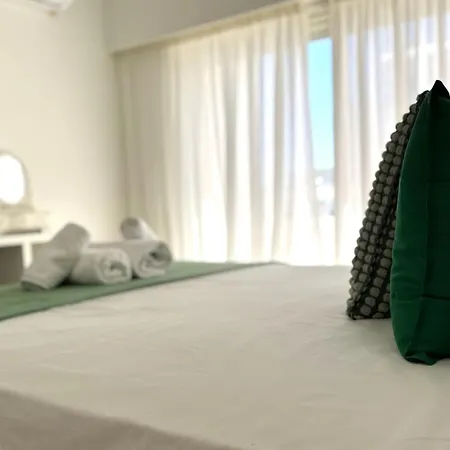 Modern 3bdr_top Floor_lux_suite_balcony *